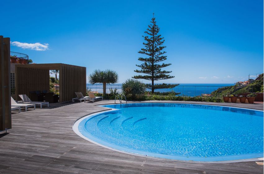 Pools & Exterior Facilities